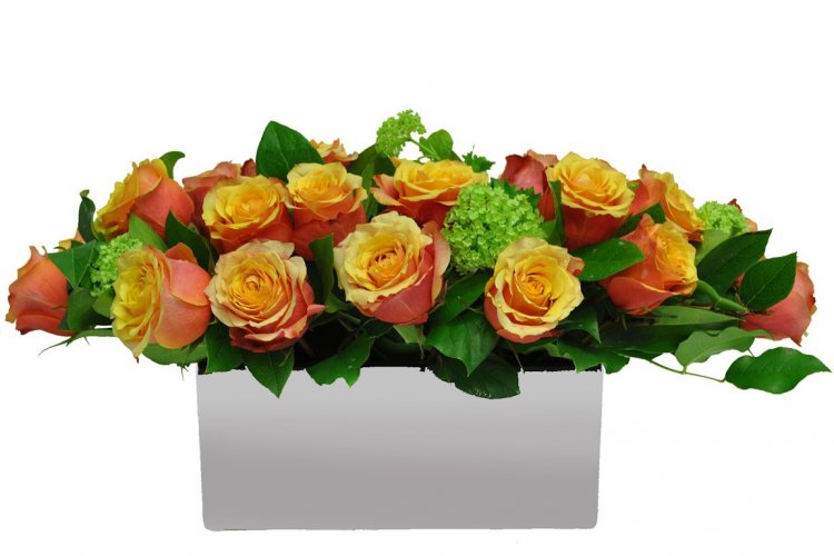 Modern Rose Centerpiece - Click Image to Close